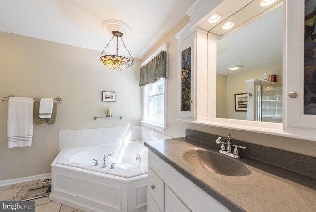 Building Photo - 19 Patriot Ct