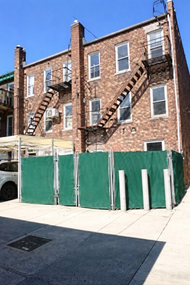 Building Photo - 2076 Coyle St