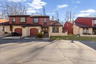 Building Photo - 11 Del Sol Pl