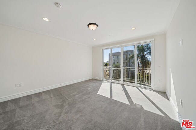 Building Photo - 1050 S Holt Ave