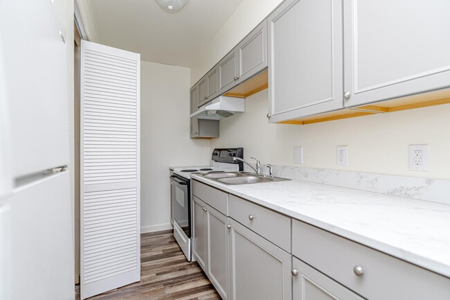 Building Photo - 209 N Woodland Dr