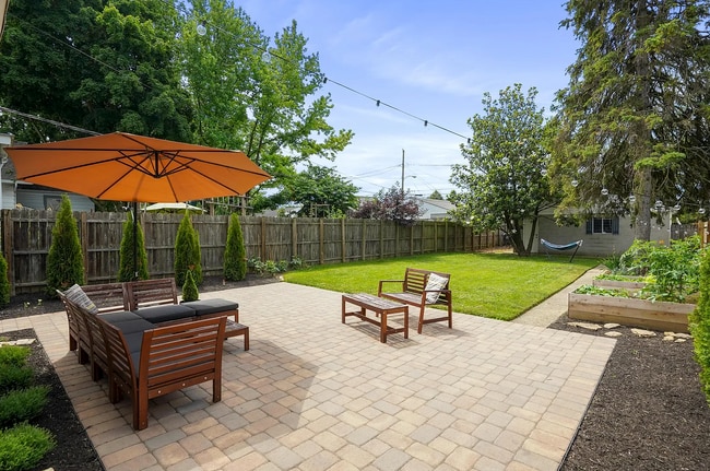 Building Photo - 329 E Jenkins Ave