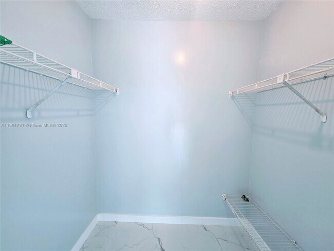 Building Photo - 20504 NE 9th Ct