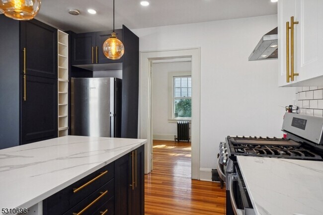 Building Photo - 17 Beekman St