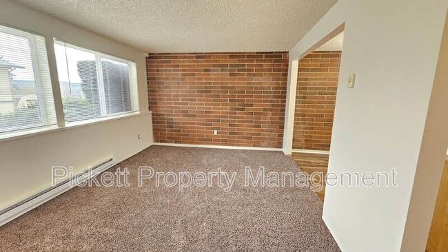 Building Photo - 1621 Trenton Ave