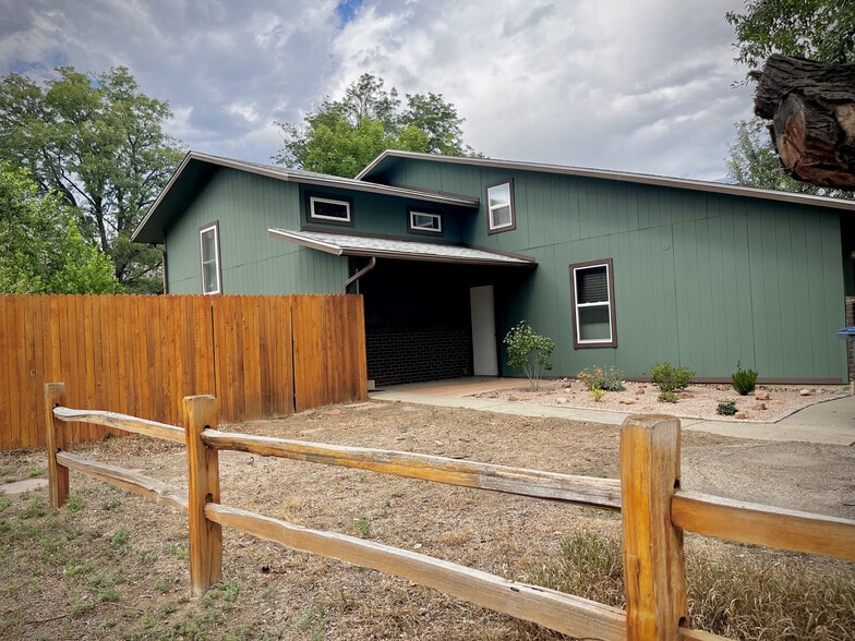Building Photo - 1201 Centaur Cir