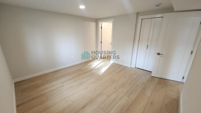 Building Photo - 2631 W Dell Dr