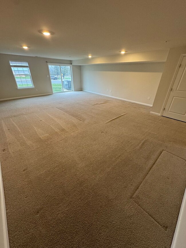 Building Photo - THREE BEDROOM NEW CONSTRUCTION PARKLAND SCHOOLS Townhome