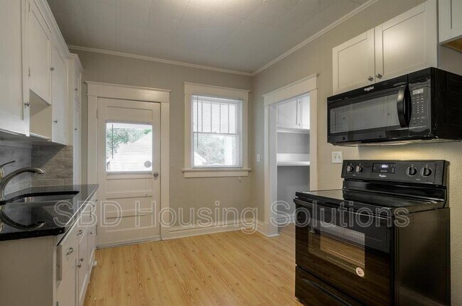 Building Photo - 528 S Arlington Ave