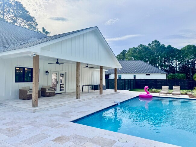 Building Photo - 493 Golf Club Dr