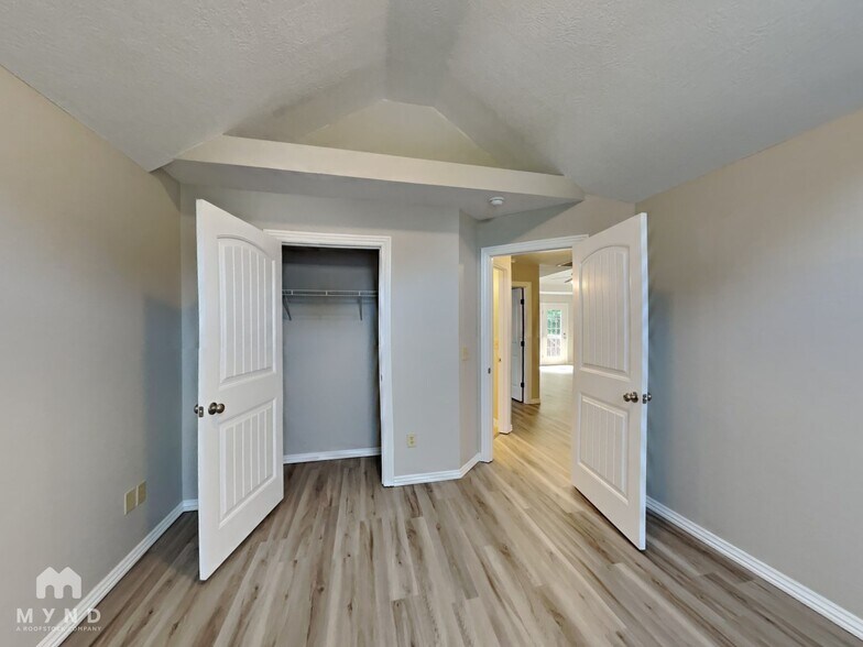 Building Photo - 111 N Peach Brook