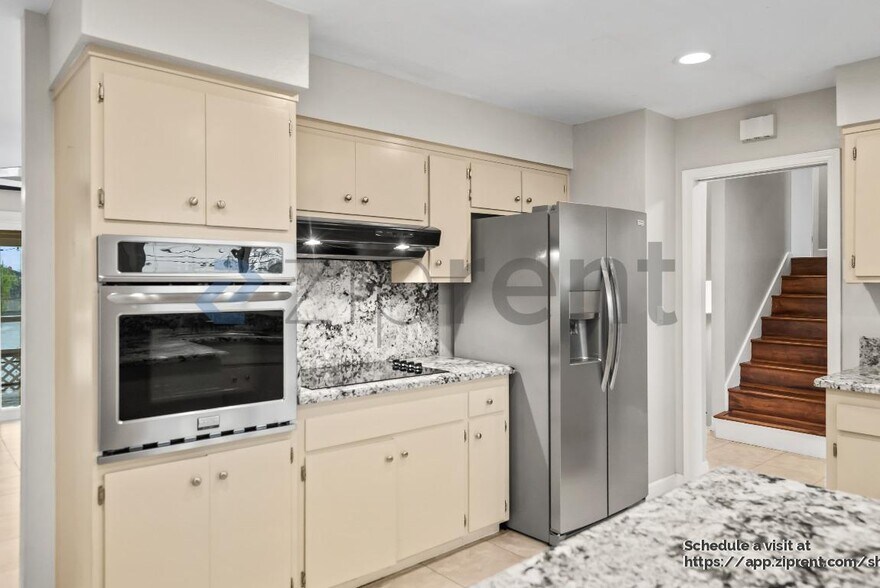 Building Photo - 48 N Lake Dr