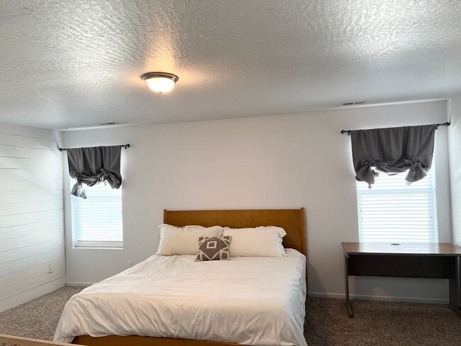 Building Photo - New on the market!