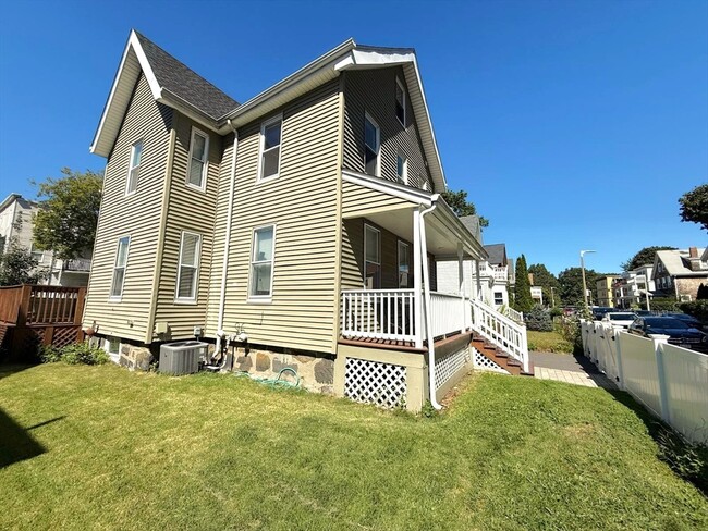 Building Photo - 31 Chipman St