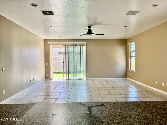 Building Photo - 4117 W South Butte Rd