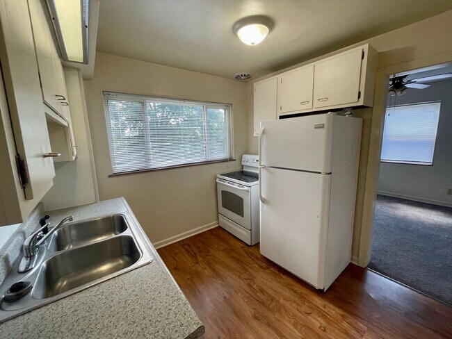 Building Photo - 3110 Grand Ave