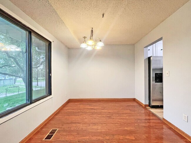 Building Photo - Spacious End-Unit Townhome with Fireplace, Family Room, 2-car Garage, Community Pool & Playground...