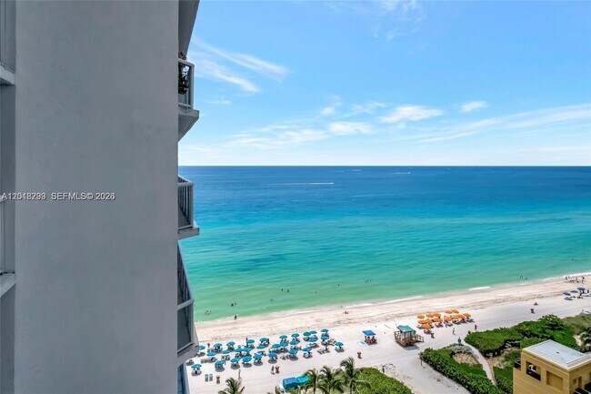 Building Photo - 16425 Collins Ave