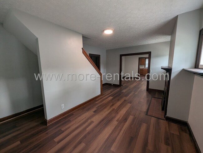 Building Photo - 392 Collingwood Ave