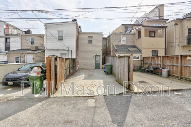 Building Photo - 18 N Patterson Park Ave