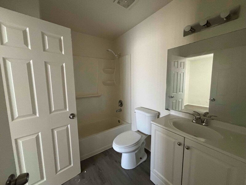 Building Photo - 509 E Ave Q-1