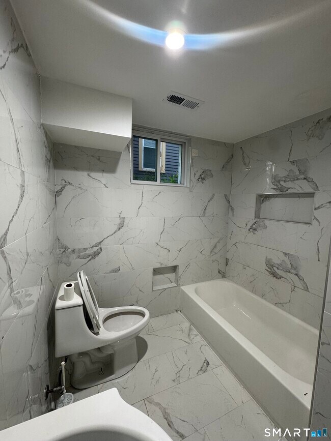 Building Photo - 368 Norton St