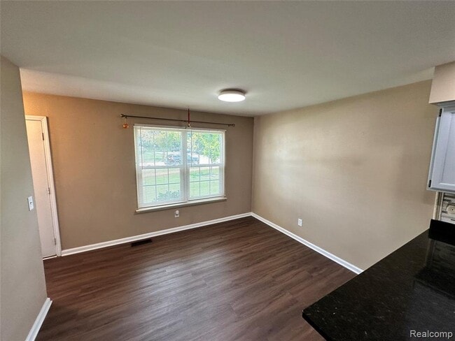 Building Photo - 41729 Broquet Dr