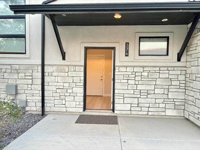 Building Photo - 374 S Willow Leaf Rd