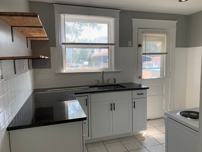 Building Photo - Norwood Duplex W/ Driveway Parking