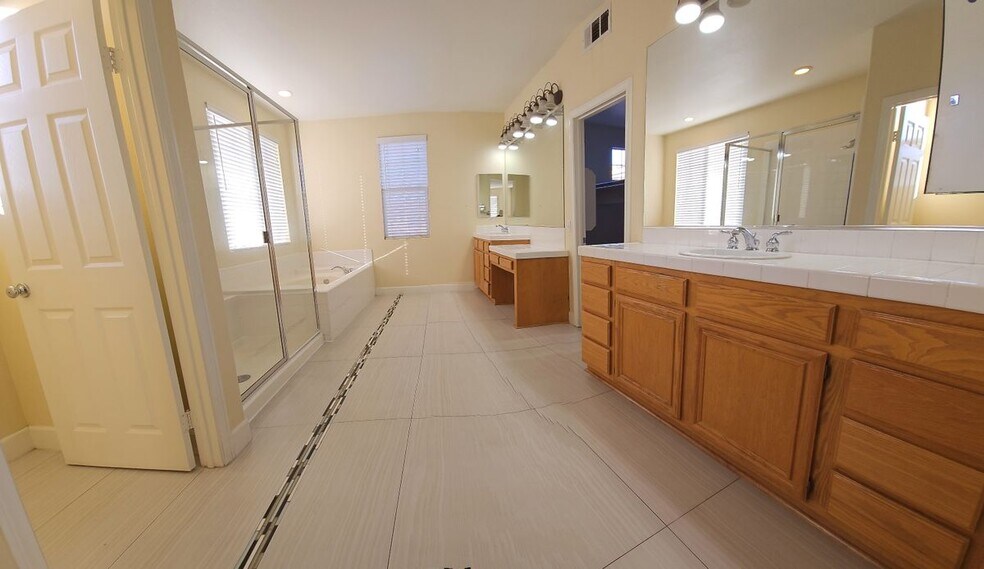 Building Photo - 936 McCall Cir