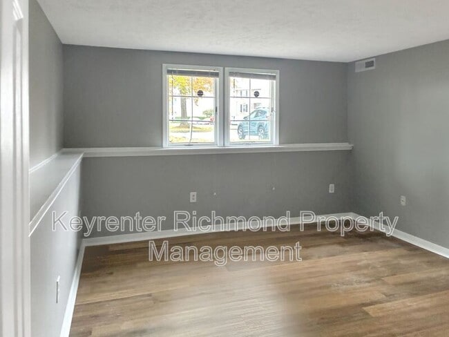 Building Photo - 9373 Man-O-War Ct