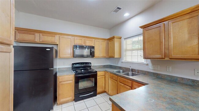 Building Photo - 414 Runway Dr