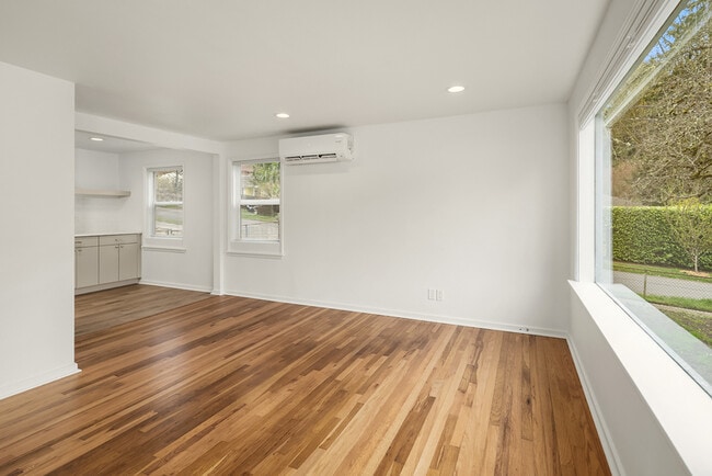 Building Photo - 4732 45th Ave S