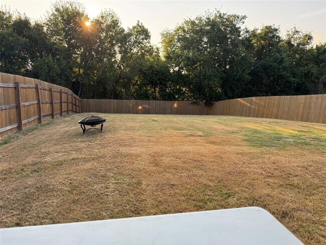 Building Photo - 204 James River Dr