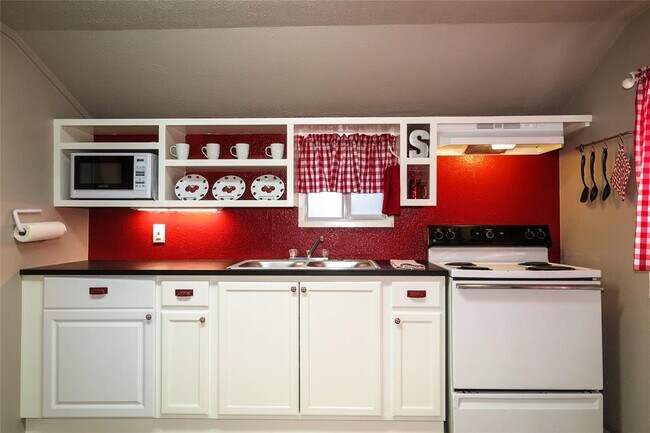 Building Photo - 1312 Pine St