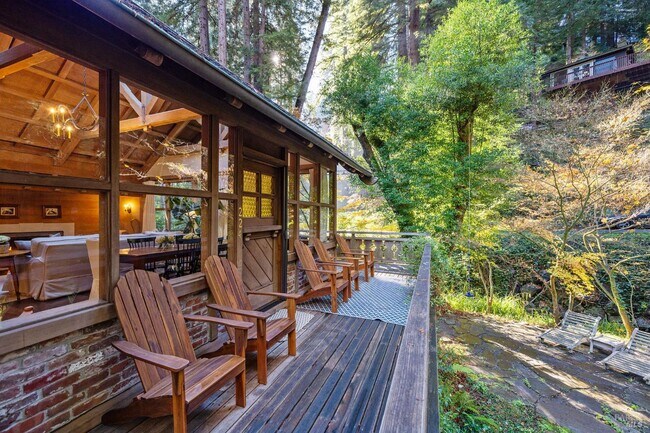 Building Photo - 224 Cascade Dr