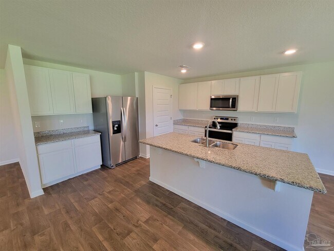 Building Photo - 8016 Twin Cedar Dr