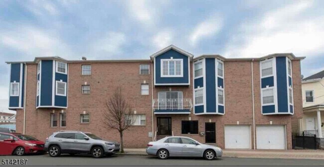 Building Photo - 534 2nd Ave