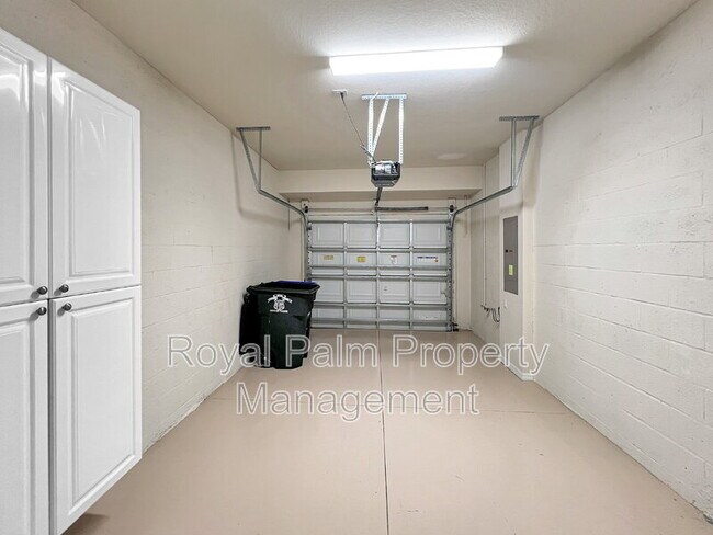 Building Photo - 8895 Via Isola Court