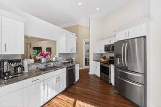 Building Photo - 9168 Bay Point Cir