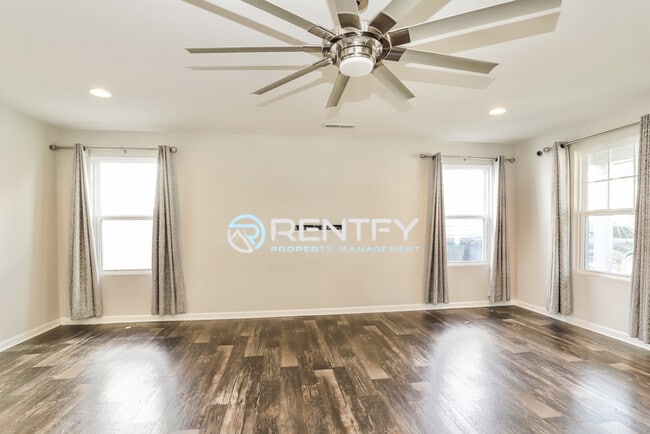 Building Photo - 370 Inlet Pl Dr