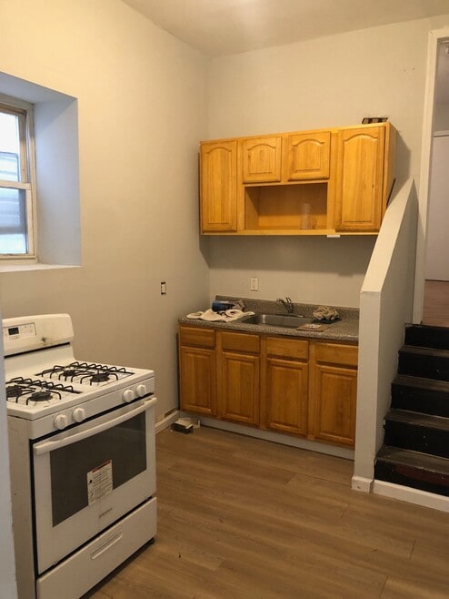 Building Photo - 218 3rd St