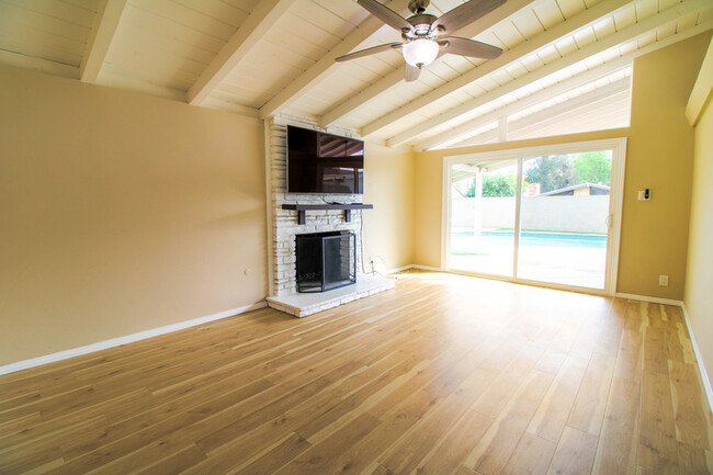 Building Photo - 14446 San Dieguito Dr