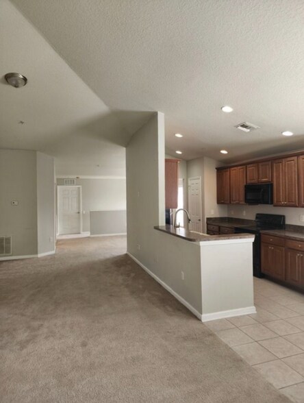 Building Photo - 2059 Kings Palace Dr