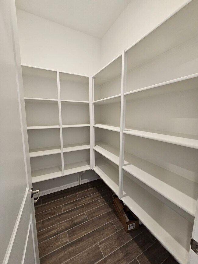 Building Photo - Wonderful new build with family fun amenities