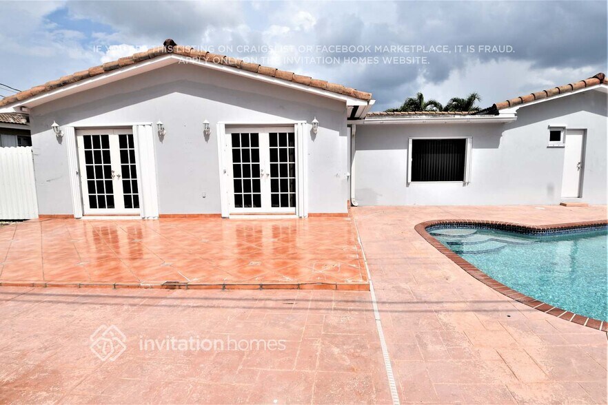 Building Photo - 1720 SW 98th Ct