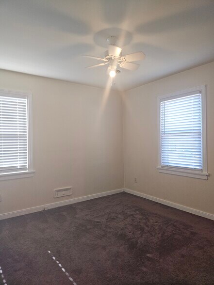 Building Photo - 1207 Blue Jay Ln