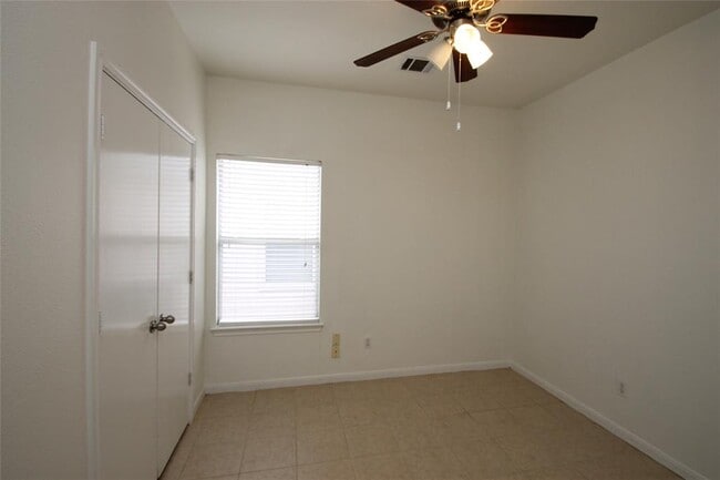 Building Photo - 2817 Southampton Way