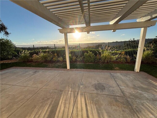 Building Photo - 33 Grassy Knoll Ln