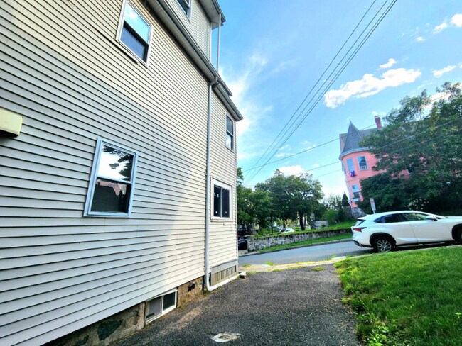 Building Photo - 5 Gleason St